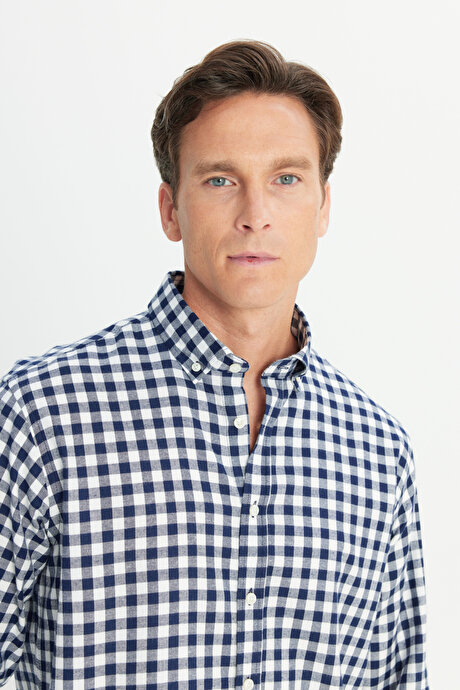 Pamuklu Flanel Comfort Fit Rahat Kesim Düğmeli Yaka Kareli Lacivert-Beyaz Gömlek resmi