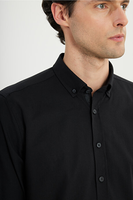 Pamuklu Gabardin Slim Fit Dar Kesim Düğmeli Yaka Esnek Siyah Gömlek resmi