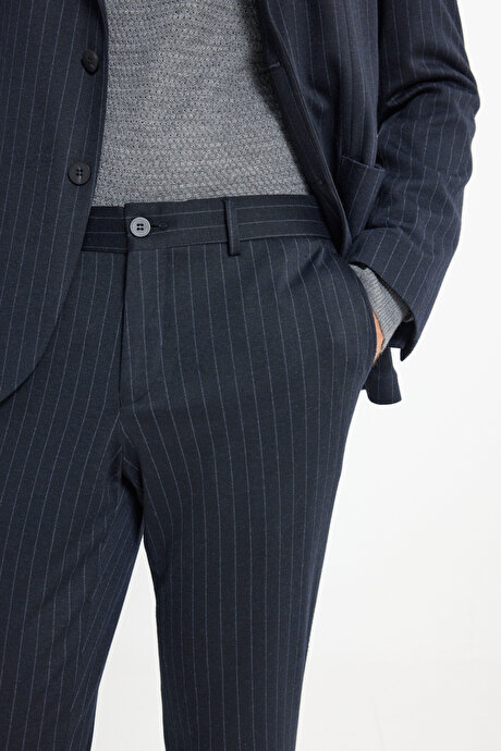 Slim Fit Dar Kesim Mono Yaka Çizgili Torba Cepli Lacivert-Gri Takım Elbise resmi
