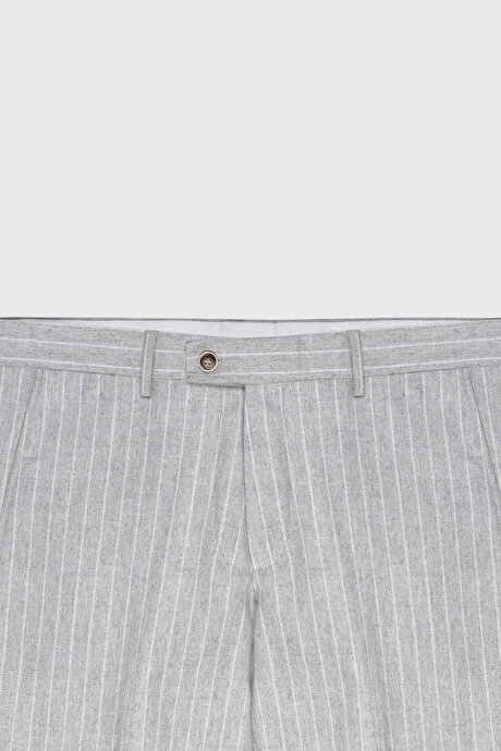 Yünlü Slim Fit Dar Kesim Kırlangıç Yaka Çizgili Kapak Cepli Açık Gri Takım Elbise resmi