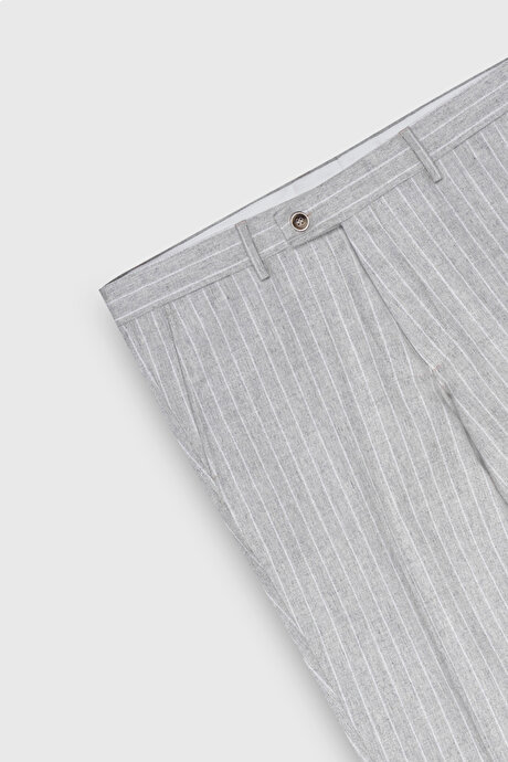 Yünlü Slim Fit Dar Kesim Kırlangıç Yaka Çizgili Kapak Cepli Açık Gri Takım Elbise resmi