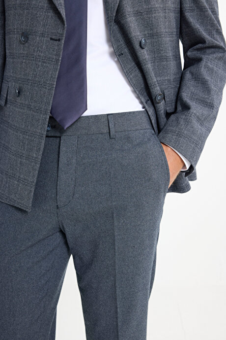 Slim Fit Dar Kesim Kırlangıç Yaka Kareli Kapak Cepli Esnek Koyu Gri Takım Elbise resmi