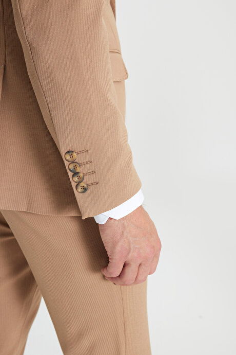 Slim Fit Dar Kesim Kırlangıç Yaka Beli Bağlamalı Çizgili Esnek Kruvaze Camel Takım Elbise resmi