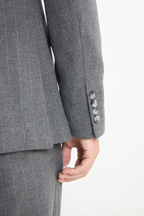 Slim Fit Dar Kesim Kırlangıç Yaka Çizgili Kapak Cepli Esnek Koyu Gri Takım Elbise resmi