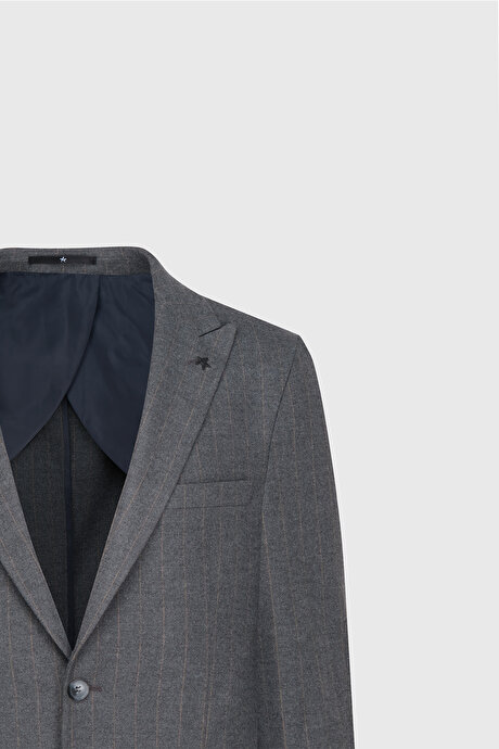 Slim Fit Dar Kesim Kırlangıç Yaka Çizgili Kapak Cepli Esnek Koyu Gri Takım Elbise resmi