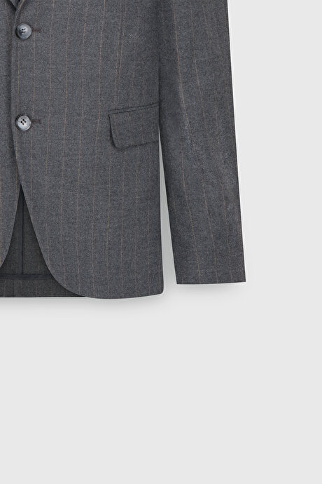 Slim Fit Dar Kesim Kırlangıç Yaka Çizgili Kapak Cepli Esnek Koyu Gri Takım Elbise resmi