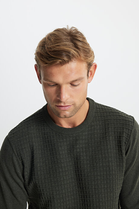 Pamuklu Standart Fit Normal Kesim Bisiklet Yaka Jakarlı Triko Haki Kazak resmi