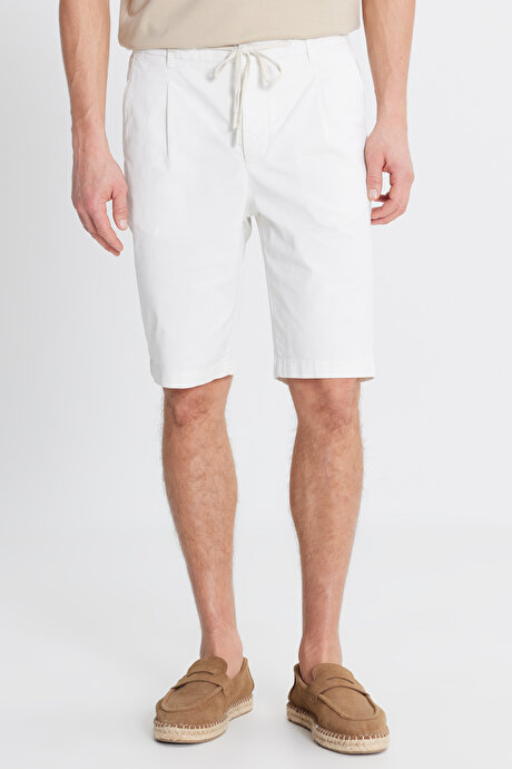 Pamuklu Slim Fit Dar Kesim Beli Bağlamalı Yan Cepli Esnek Beyaz Şort resmi