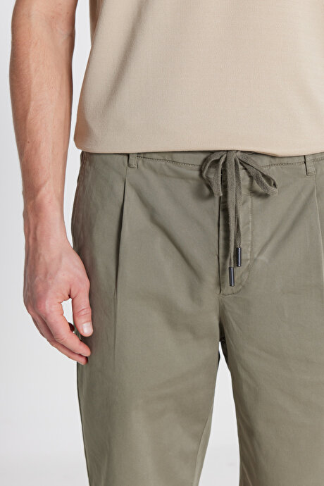 Pamuklu Slim Fit Dar Kesim Beli Bağlamalı Yan Cepli Esnek Haki Şort resmi