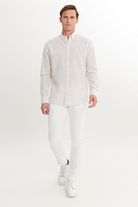 Pamuklu Keten Comfort Fit Rahat Kesim Düğmeli Yaka Çizgili Beyaz-Bej Gömlek resmi
