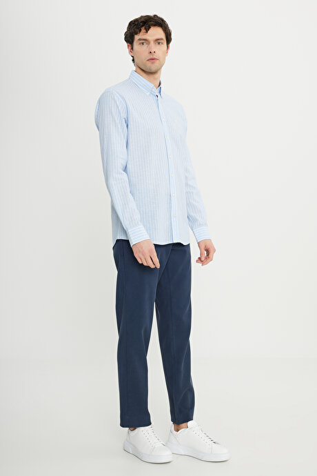 Pamuklu Keten Comfort Fit Rahat Kesim Düğmeli Yaka Çizgili Mavi-Beyaz Gömlek resmi