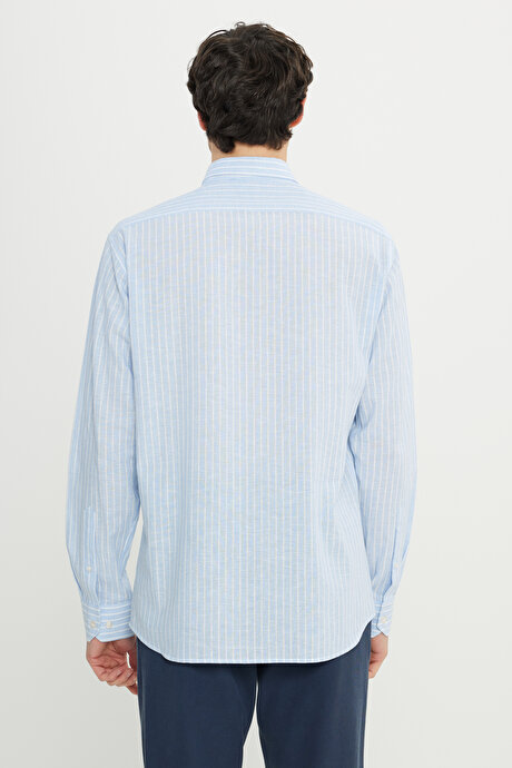 Pamuklu Keten Comfort Fit Rahat Kesim Düğmeli Yaka Çizgili Mavi-Beyaz Gömlek resmi