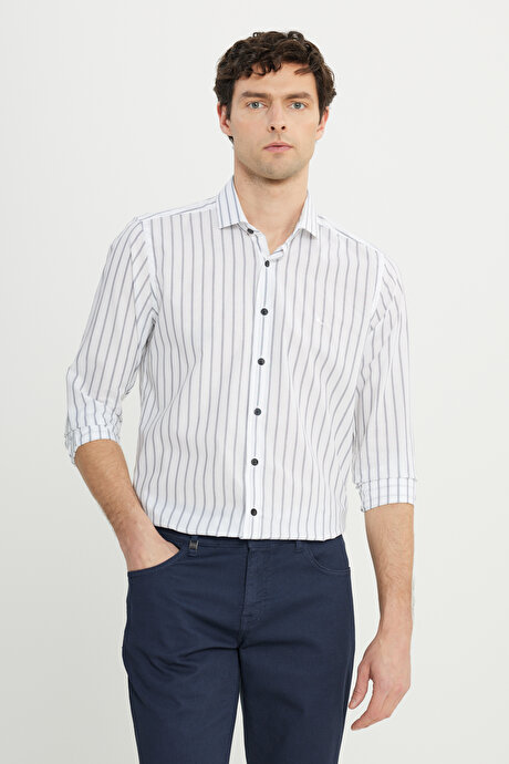 %100 Pamuk Slim Fit Dar Kesim Küçük İtalyan Yaka Çizgili Beyaz-Lacivert Gömlek resmi