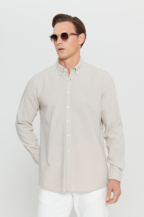 %100 Pamuk Slim Fit Dar Kesim Düğmeli Yaka Gofre Desenli Bej Gömlek resmi