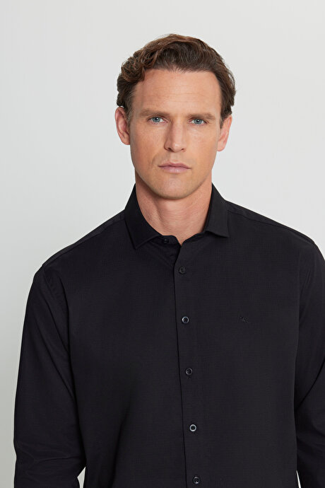 %100 Pamuk Regular Fit Normal Kesim Küçük İtalyan Yaka Armürlü Siyah Gömlek resmi