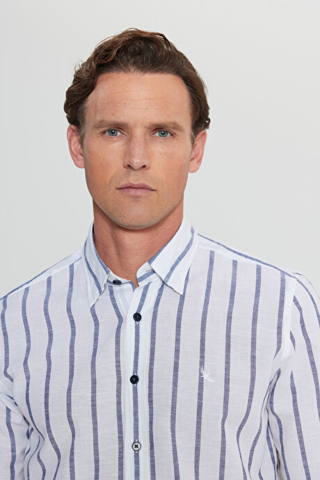 Keten Slim Fit Dar Kesim Gizli Düğmeli Yaka Çizgili Beyaz-Lacivert Gömlek resmi