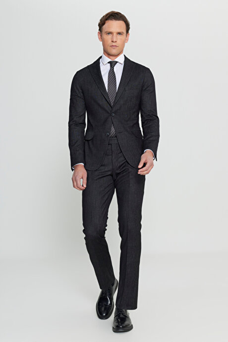 Slim Fit Dar Kesim Kırlangıç Yaka Desenli Kapak Cepli Siyah Takım Elbise resmi