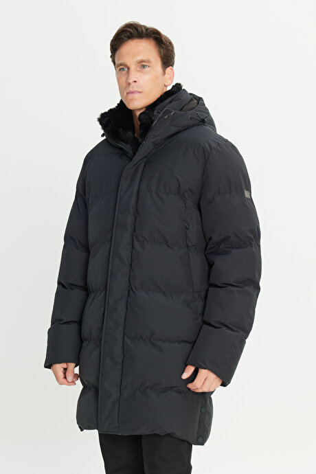 Standart Fit Normal Kesim İçi Kürklü Sabit Kapüşonlu Yan Cep Kapitone Desenli Siyah Kaban resmi