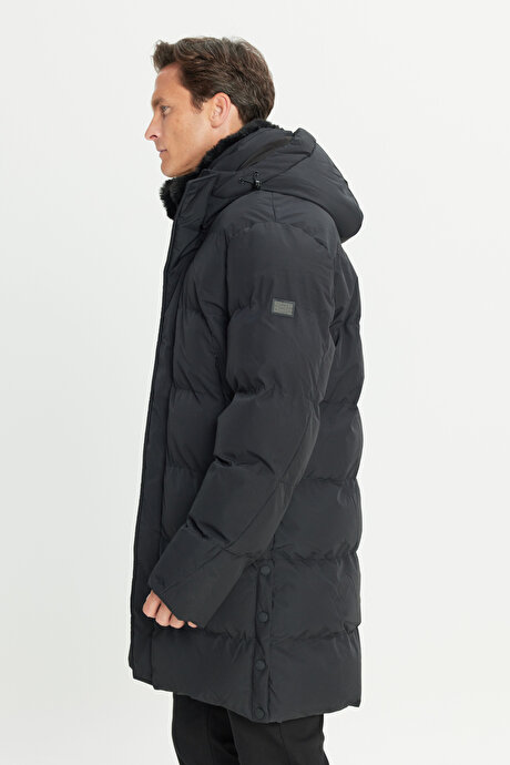 Standart Fit Normal Kesim İçi Kürklü Sabit Kapüşonlu Yan Cep Kapitone Desenli Siyah Kaban resmi