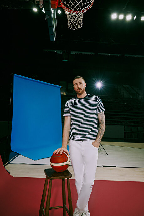 Slim Fit Dar Kesim Bisiklet Yaka Esnek Beyaz-Lacivert Tişört resmi