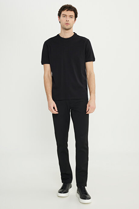 %100 Pamuk Slim Fit Dar Kesim Bisiklet Yaka Jakarlı Siyah Tişört resmi