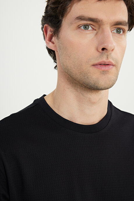 %100 Pamuk Slim Fit Dar Kesim Bisiklet Yaka Jakarlı Siyah Tişört resmi