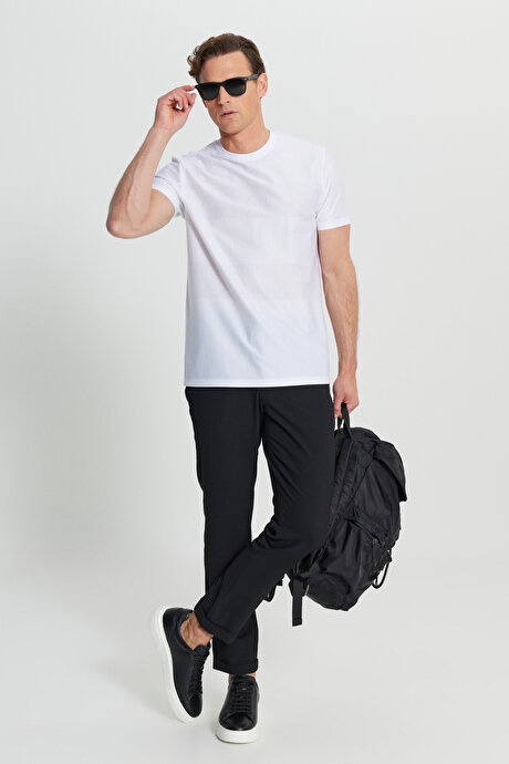 %100 Pamuk Slim Fit Dar Kesim Bisiklet Yaka Jakarlı Beyaz Tişört resmi