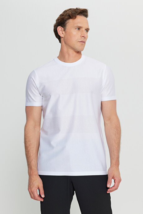 %100 Pamuk Slim Fit Dar Kesim Bisiklet Yaka Jakarlı Beyaz Tişört resmi
