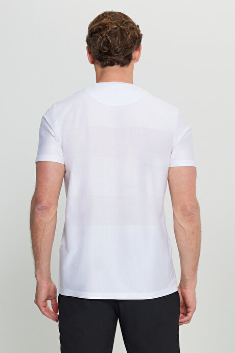 %100 Pamuk Slim Fit Dar Kesim Bisiklet Yaka Jakarlı Beyaz Tişört resmi