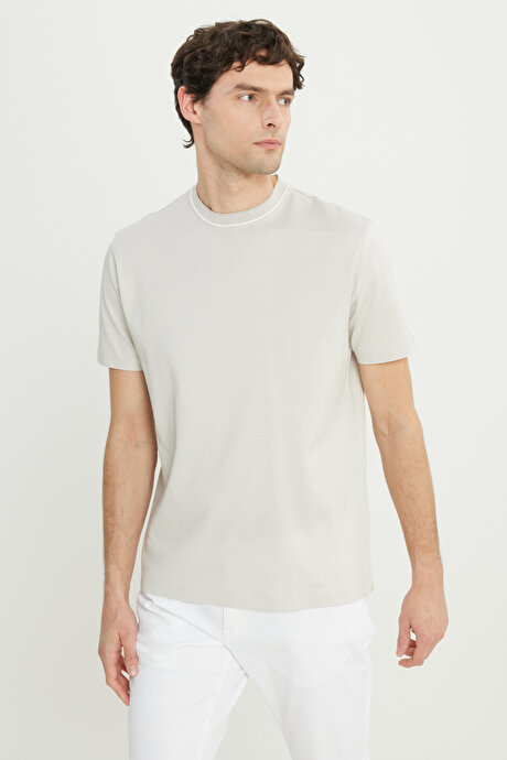 %100 Pamuk Slim Fit Dar Kesim Bisiklet Yaka Jakarlı Bej Tişört resmi