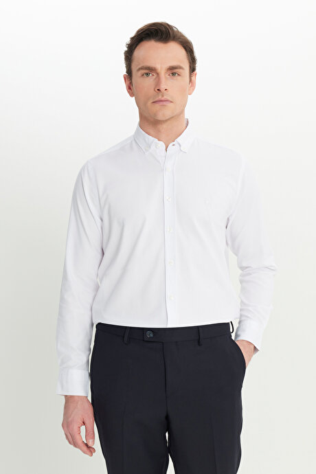 Pamuklu Gabardin Slim Fit Dar Kesim Düğmeli Yaka Esnek Beyaz Gömlek resmi
