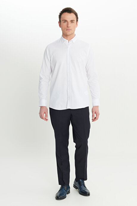 Pamuklu Gabardin Slim Fit Dar Kesim Düğmeli Yaka Esnek Beyaz Gömlek resmi