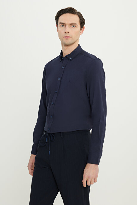 Pamuklu Gabardin Slim Fit Dar Kesim Düğmeli Yaka Esnek Lacivert Gömlek resmi