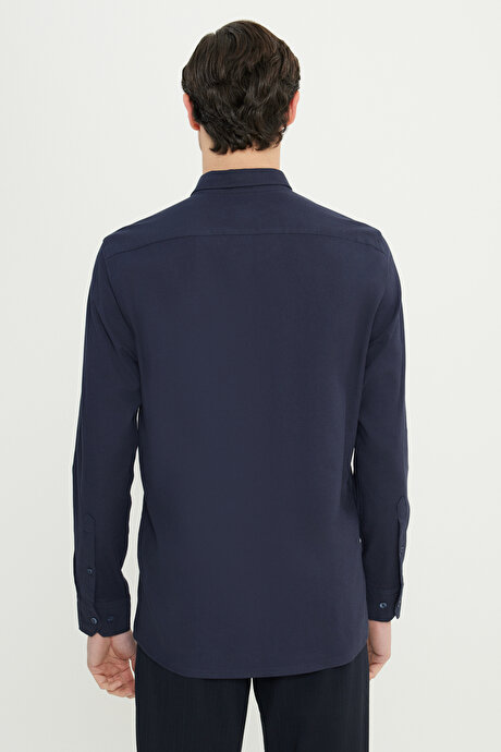 Pamuklu Gabardin Slim Fit Dar Kesim Düğmeli Yaka Esnek Lacivert Gömlek resmi