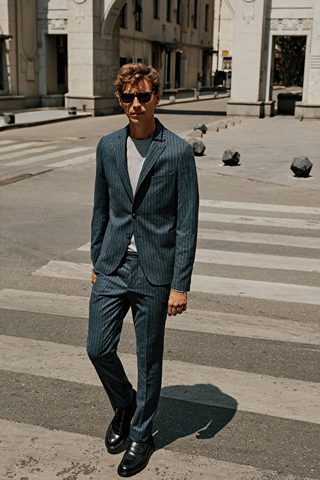 Yünlü Sıcak Tutan Slim Fit Dar Kesim Kırlangıç Yaka Kapak Cepli Çizgili Mavi Takım Elbise resmi