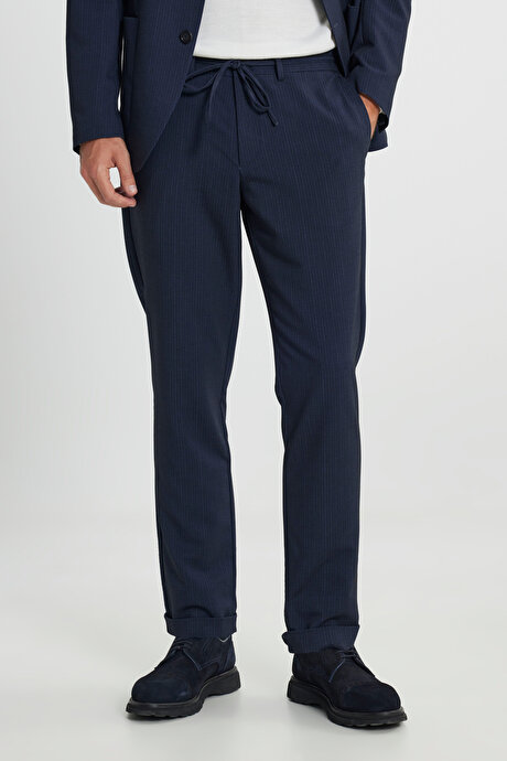 Slim Fit Dar Kesim Mono Yaka Beli Bağlamalı Çizgili Torba Cepli Lacivert Takım Elbise resmi