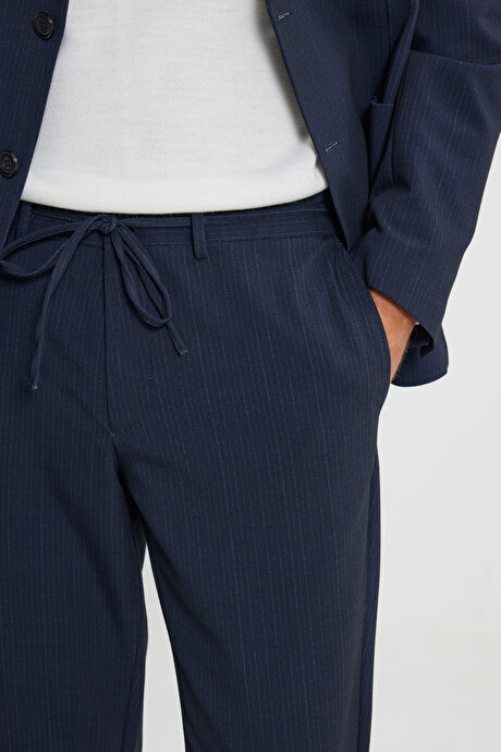 Slim Fit Dar Kesim Mono Yaka Beli Bağlamalı Çizgili Torba Cepli Lacivert Takım Elbise resmi