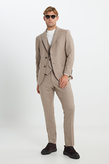 Yünlü Slim Fit Dar Kesim Kırlangıç Yaka Yelekli Bej Yelekli Takım Elbise resmi