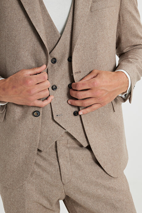 Yünlü Slim Fit Dar Kesim Kırlangıç Yaka Yelekli Bej Yelekli Takım Elbise resmi