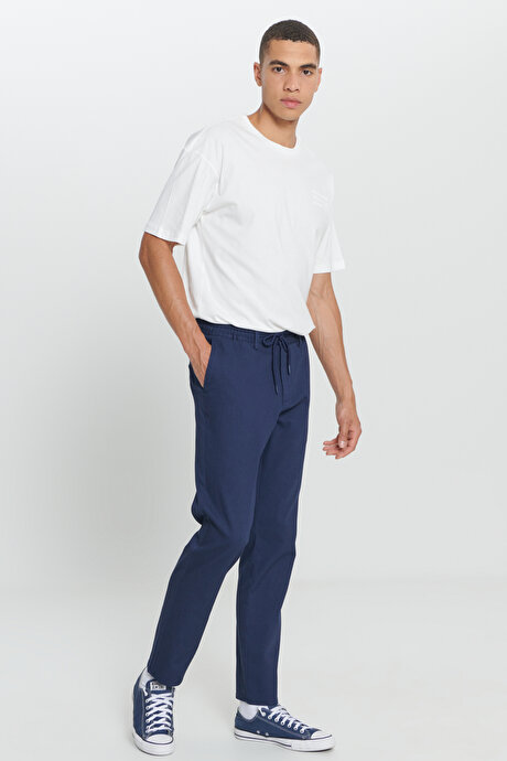 Comfort Fit Rahat Kesim Pamuklu Beli Bağlamalı Yan Cepli Armürlü Lacivert Pantolon resmi