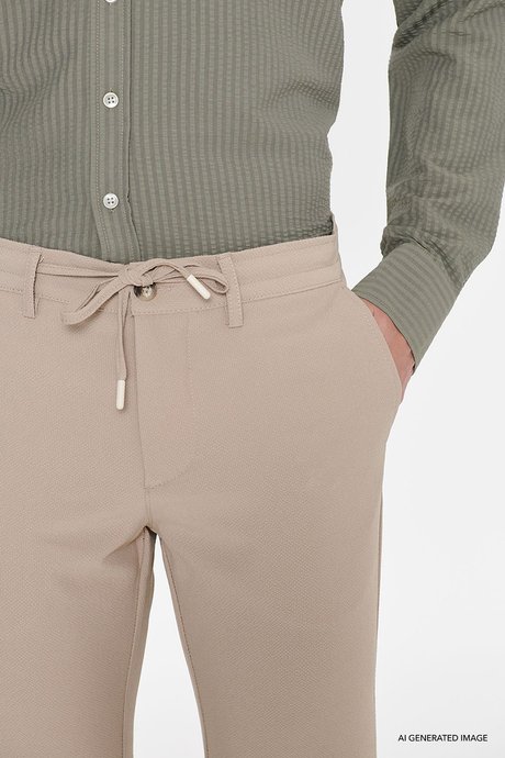 Slim Fit Dar Kesim Beli Bağlamalı Yan Cep Gofre Desenli Bej Pantolon resmi