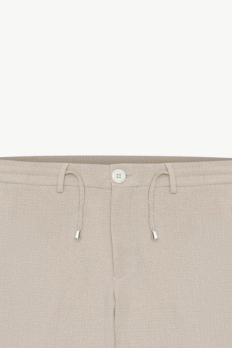 Slim Fit Dar Kesim Beli Bağlamalı Yan Cep Gofre Desenli Bej Pantolon resmi