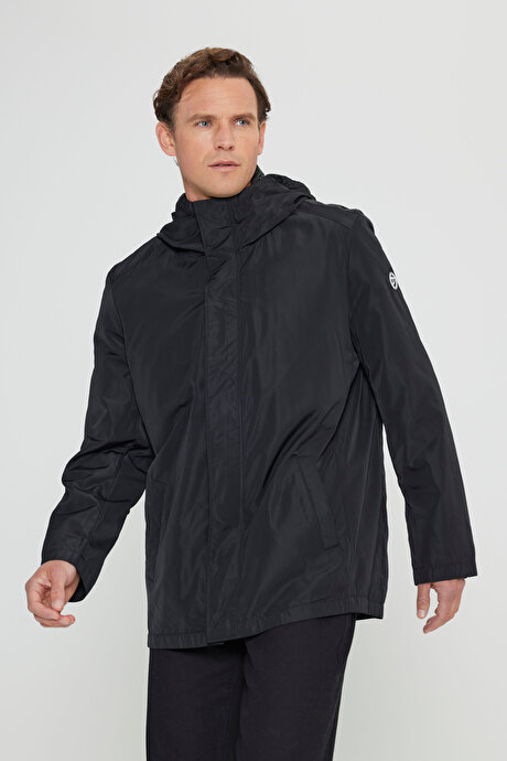 Standart Fit Normal Kesim Rüzgar Geçirmez Kapüşonlu Dik Yaka Siyah Trençkot resmi