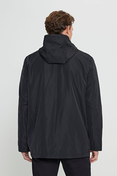 Standart Fit Normal Kesim Rüzgar Geçirmez Kapüşonlu Dik Yaka Siyah Trençkot resmi
