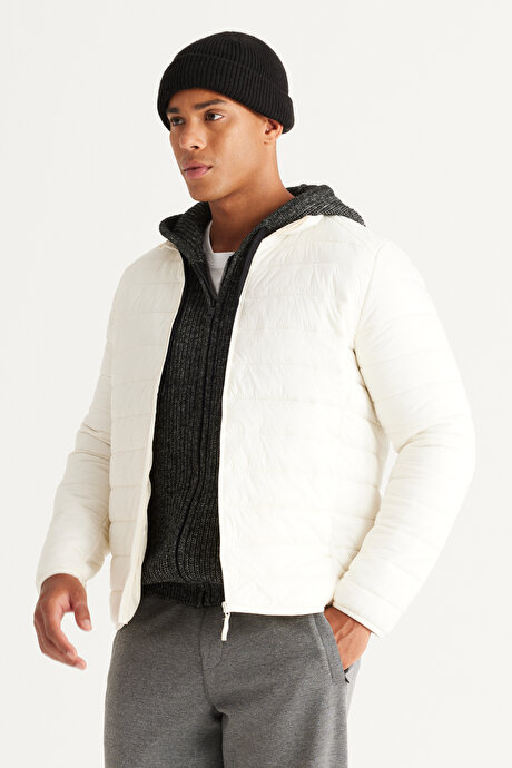 Rüzgar Geçirmez Sıcak Tutan Elyaf Dolgulu Ultra Hafif Standart Fit Şişme Beyaz Mont resmi