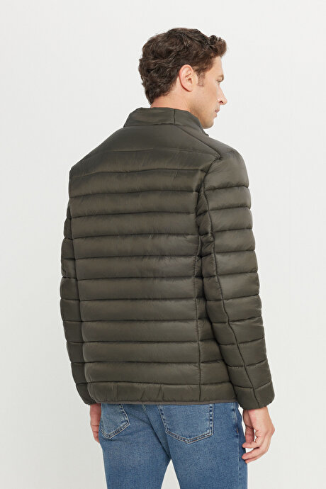 Rüzgar Geçirmez Sıcak Tutan Elyaf Dolgulu Ultra Hafif Standart Fit Şişme Haki Mont resmi