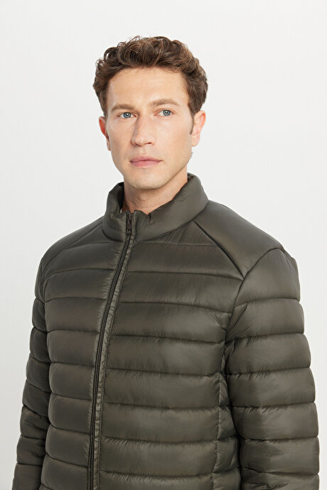 Rüzgar Geçirmez Sıcak Tutan Elyaf Dolgulu Ultra Hafif Standart Fit Şişme Haki Mont resmi