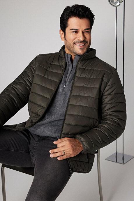 Rüzgar Geçirmez Sıcak Tutan Elyaf Dolgulu Ultra Hafif Standart Fit Şişme Haki Mont resmi