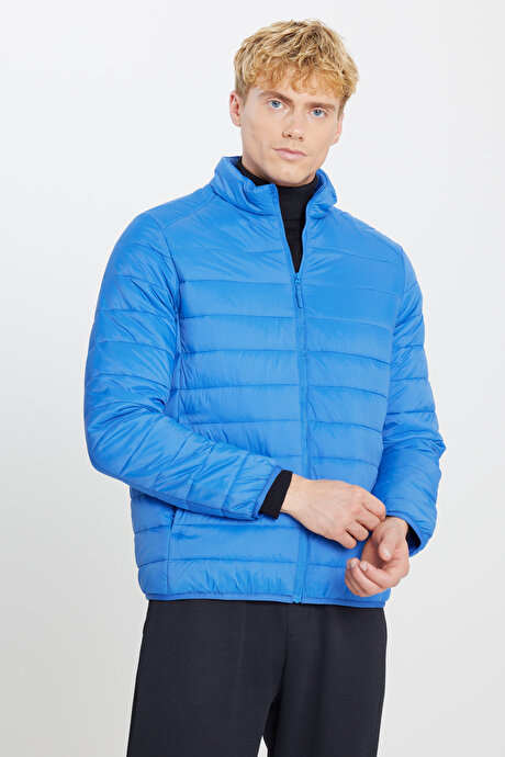 Rüzgar Geçirmez Sıcak Tutan Elyaf Dolgulu Ultra Hafif Standart Fit Şişme İndigo Mont resmi