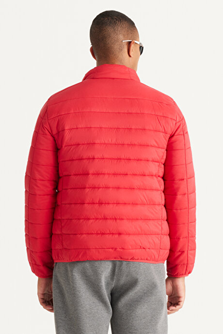 Rüzgar Geçirmez Sıcak Tutan Elyaf Dolgulu Ultra Hafif Standart Fit Şişme Kırmızı Mont resmi